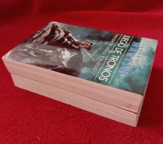 Libro de Juego de Tronos, edición bolsillo. 2 vols