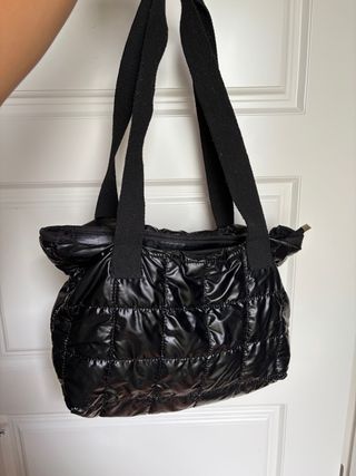 Bolso negro acolchado