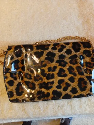 Bolso de fiesta leopardo con cadena dorada