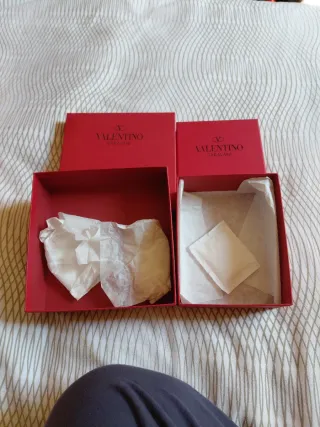 Scatole vuote Valentino Garavani rosse