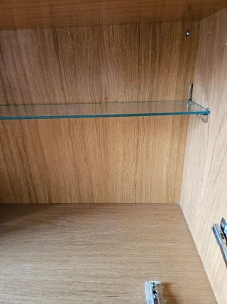 Mueble bar de roble con puerta abatible