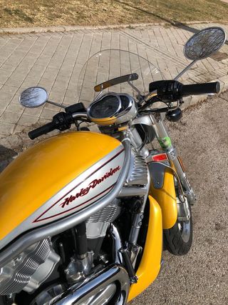 Harley-Davidson Street Rod 2006 Amarilla