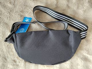 Adidas. Riñonera