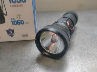 Linterna LED TrustFire MT20 1050 Lúmenes