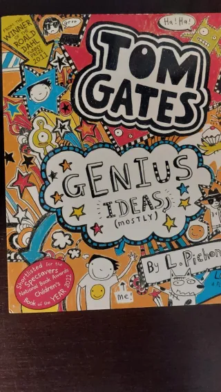 6 LIBROS TOM GATES. 4 EN INGLES 2 EN ESPAÑOL.