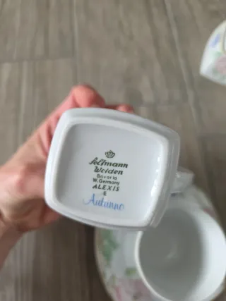 Servizio da tè in porcellana floreale