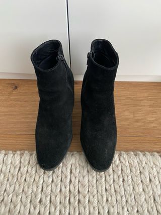 Botines Hogl tacón negros ante