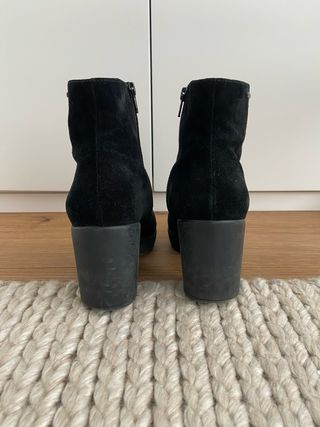 Botines Hogl tacón negros ante