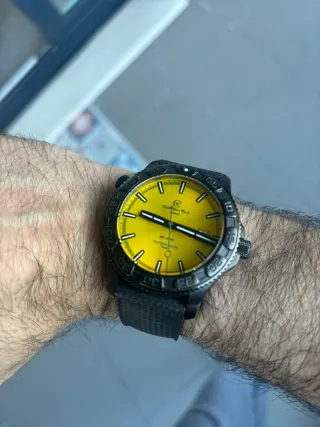 Reloj Christopher Ward Diver Elite Amarillo