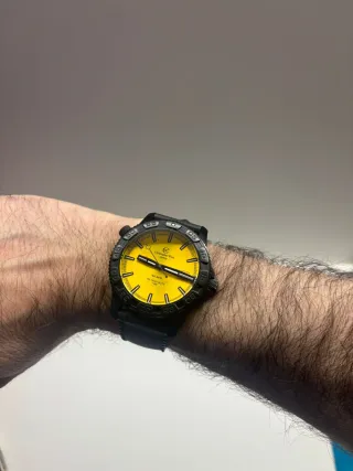 Reloj Christopher Ward Diver Elite Amarillo