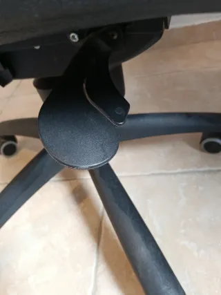 Silla de oficina ergonómica con ruedas