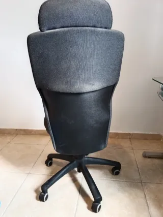 Silla de oficina ergonómica con ruedas