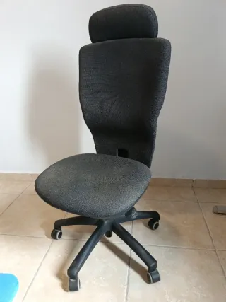 Silla de oficina ergonómica con ruedas