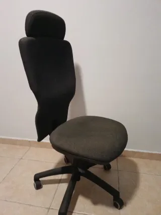 Silla de oficina ergonómica con ruedas