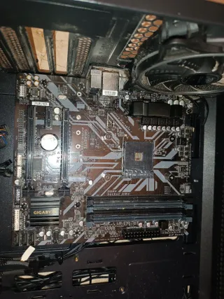 Gigabyte B450M DS3H V2 Placa Base(reparar)