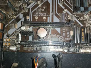 Gigabyte B450M DS3H V2 Placa Base(reparar)