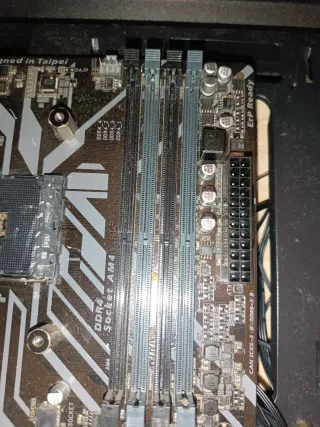 Gigabyte B450M DS3H V2 Placa Base(reparar)