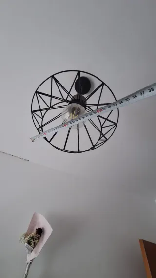 Lámpara colgante industrial con bombilla