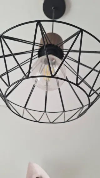 Lámpara colgante industrial con bombilla