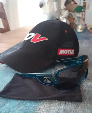 Gafas Quiksilver + gorra Motul