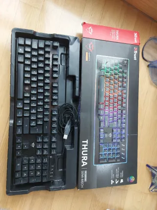 Teclado Gaming Trust Thura Semi-Mech RGB