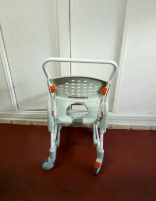 Silla de ducha y WC Etac Clean
