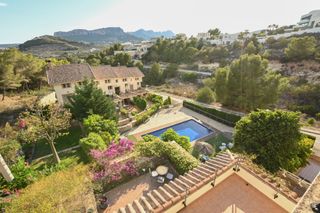 Preciosa casa pareada en Calpe, piscina, jardin.