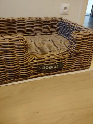 Cama para perro de mimbre