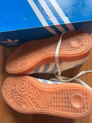 Adidas Spezial Beige y Azul