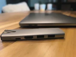 MacBook Pro M2 8GB RAM y 512gb disco duro Plata