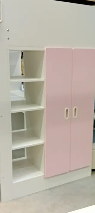 Litera blanca/rosa con escritorio y armario