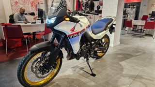 Honda Transalp 750 2025 - 4.000km Transferida