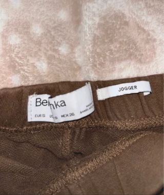 Tuta Bershka marrone con scritta