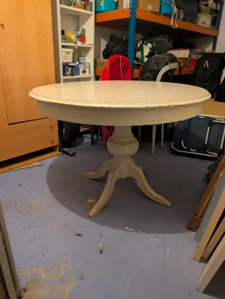 Mesa de madera y metal