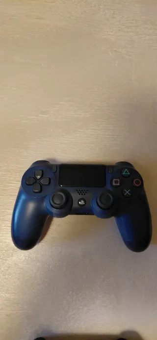 PS4 (PlayStation 4) con 2 mandos y caja