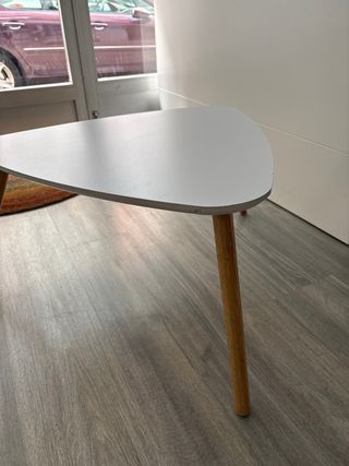 Mesa de centro triangular madera