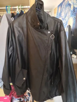 Cazadora "Polipiel"  Negra