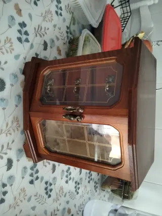 Joyero de madera con cajones y espejo y musica