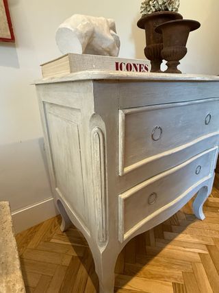 Cómoda de madera estilo francés