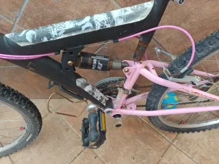 Bicicleta Montaña Doble Suspensión negra y rosa