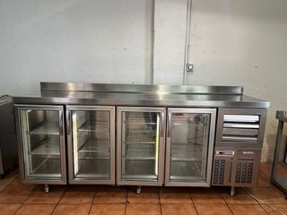 Bajo mostrador expositor 4 puertas INFRICO