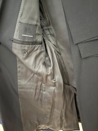 3 Trajes: 2 Negros y 1 Azul Marino