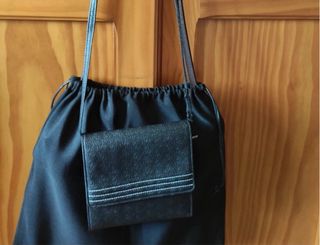 Bolsito Loewe estampado logos.