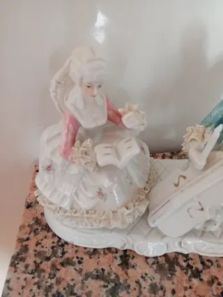 Figura de porcelana pareja música