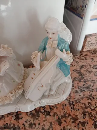 Figura de porcelana pareja música