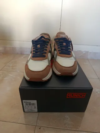 Zapatillas Munich Vestir Marrón y Blanco