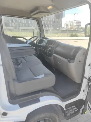 Nissan NT400 Cabstar 2011 furgoneta camion 3500kg