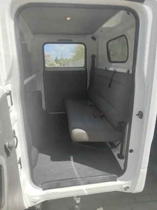 Nissan NT400 Cabstar 2011 furgoneta camion 3500kg