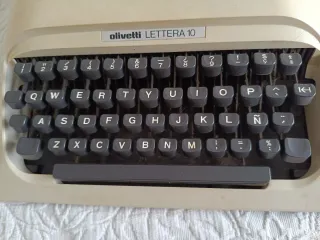 Máquina de escribir Olivetti Lettera 10