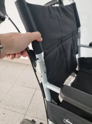 Silla de ruedas manual ligera